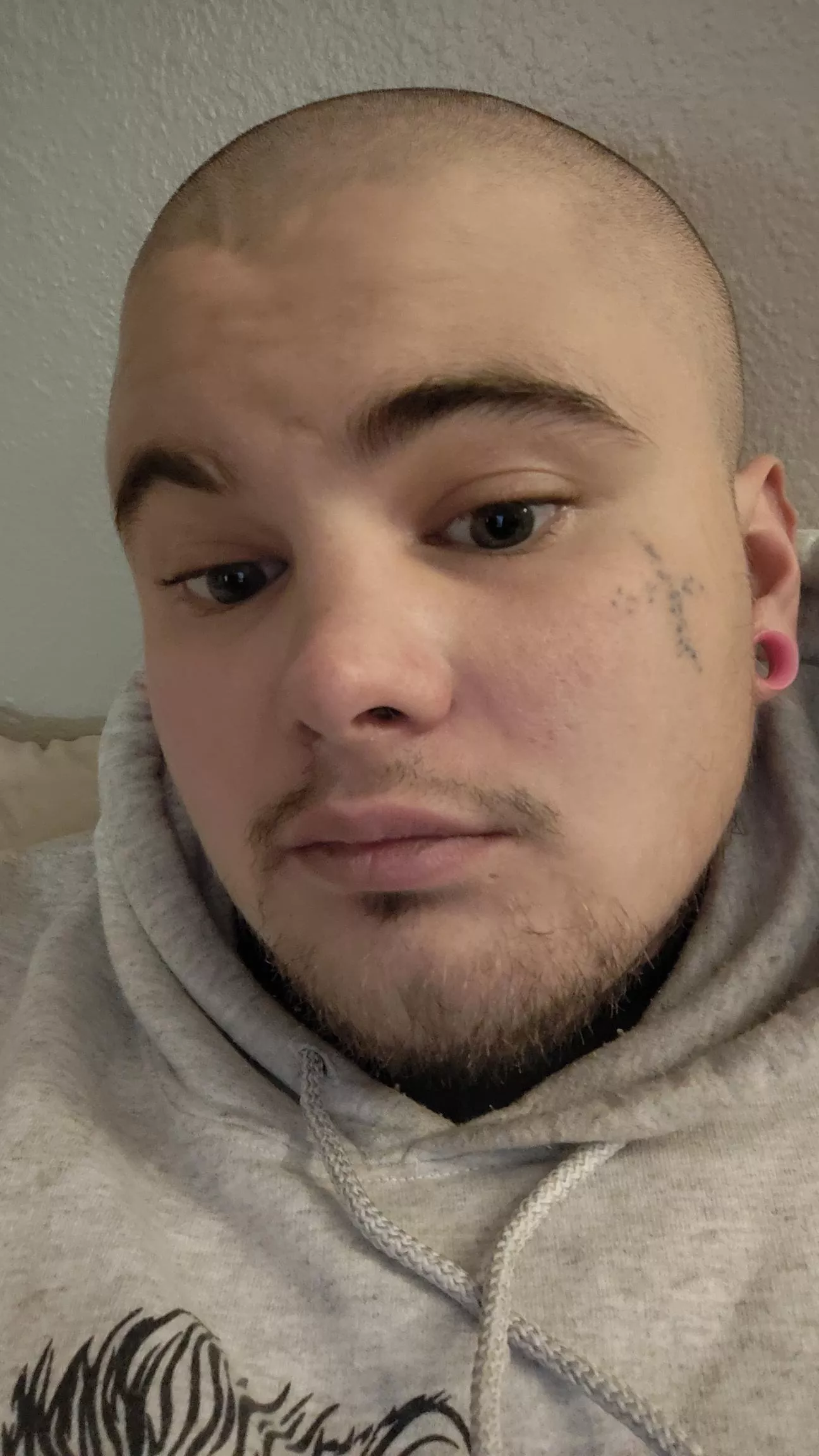 Cos 25 looking for sexy milf or cougar 