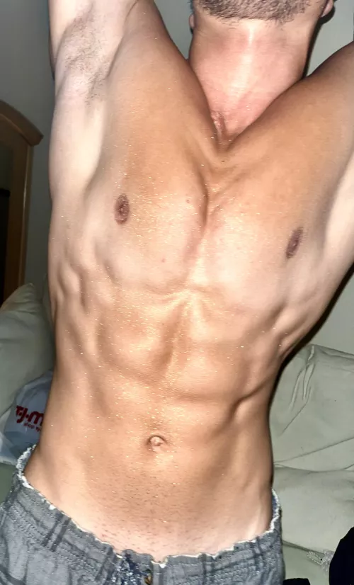 CUM lick and smell my manly armpits 😁😈😈