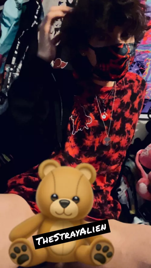 Cum play with me 🧸🗝️🚪💦