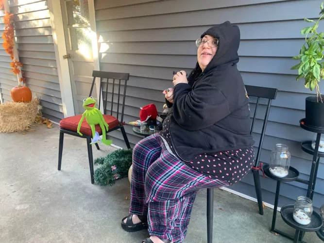 Dada took picture of me and Kermit smoking before breakfast 