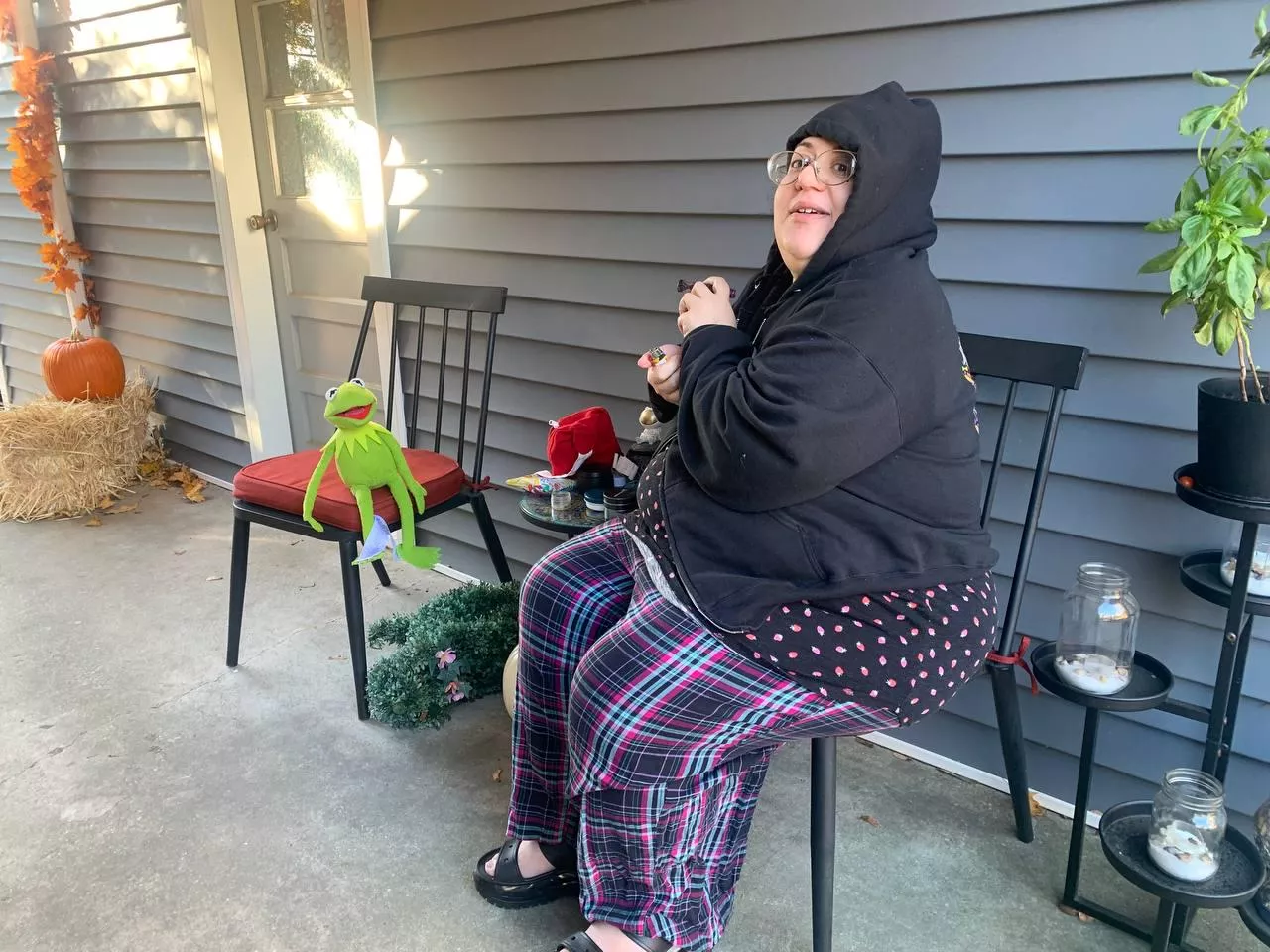 Dada took picture of me and Kermit smoking before breakfast 