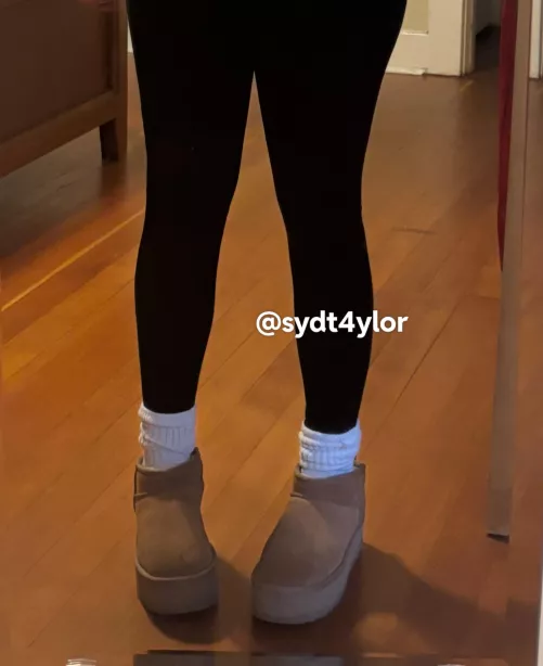 do you like scrunch socks and uggs?