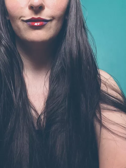 Does these lips enchant you? 💜