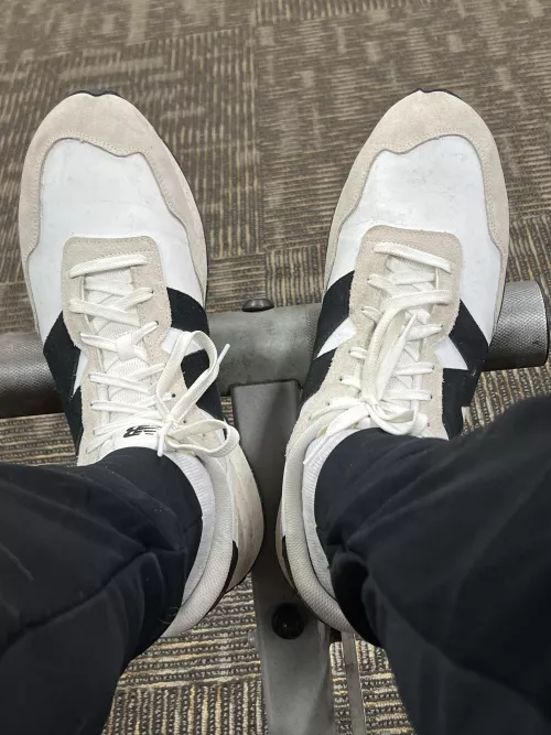 Does this gym equipment make my feet look huge?