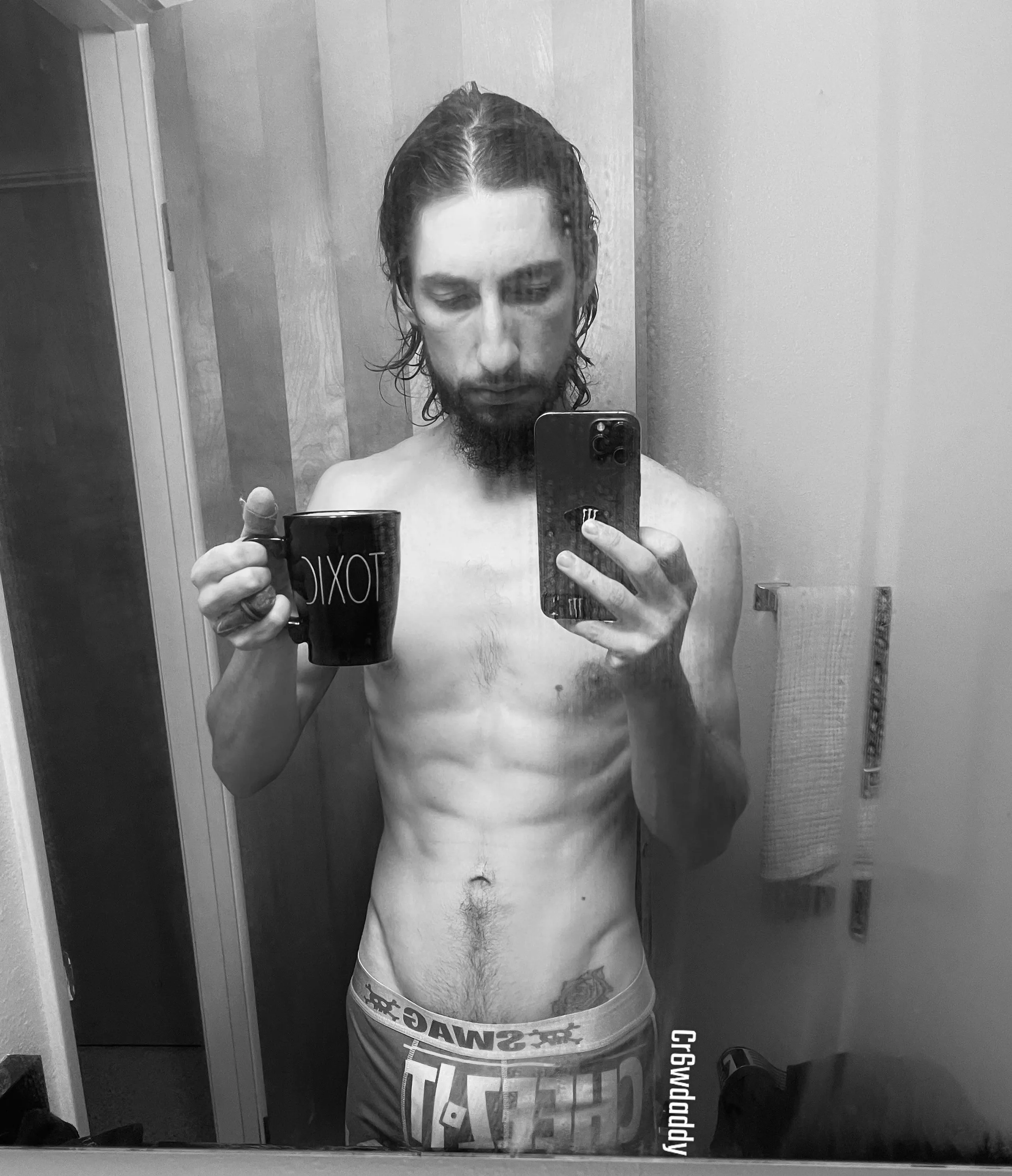 don’t be shy come say hi 🖤😉