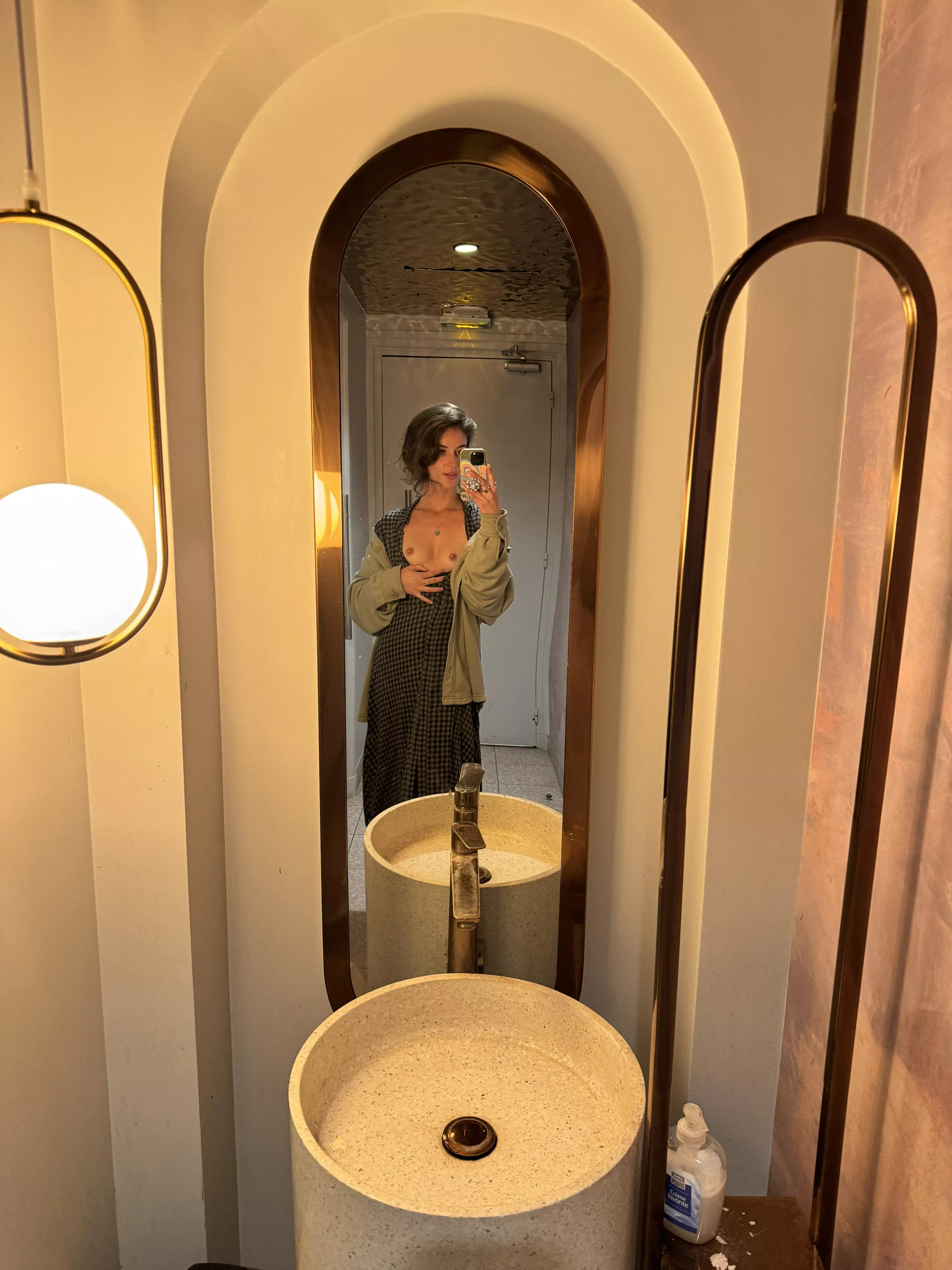 Every cool mirror deserves a titty flash 🪞 Full galleries & much more on my OF/Fansly