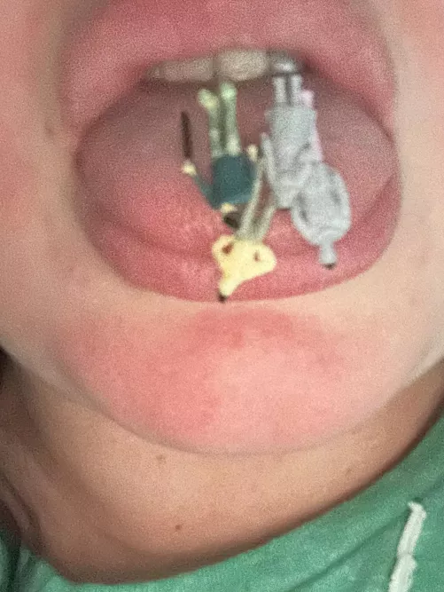 {F} Tasty Tiny's for Giantess Vittoria