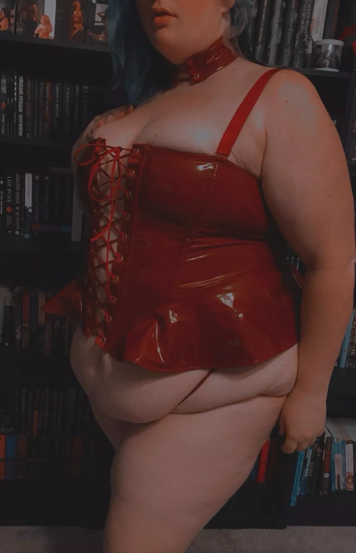 Fat babe just feelin herself 🖤