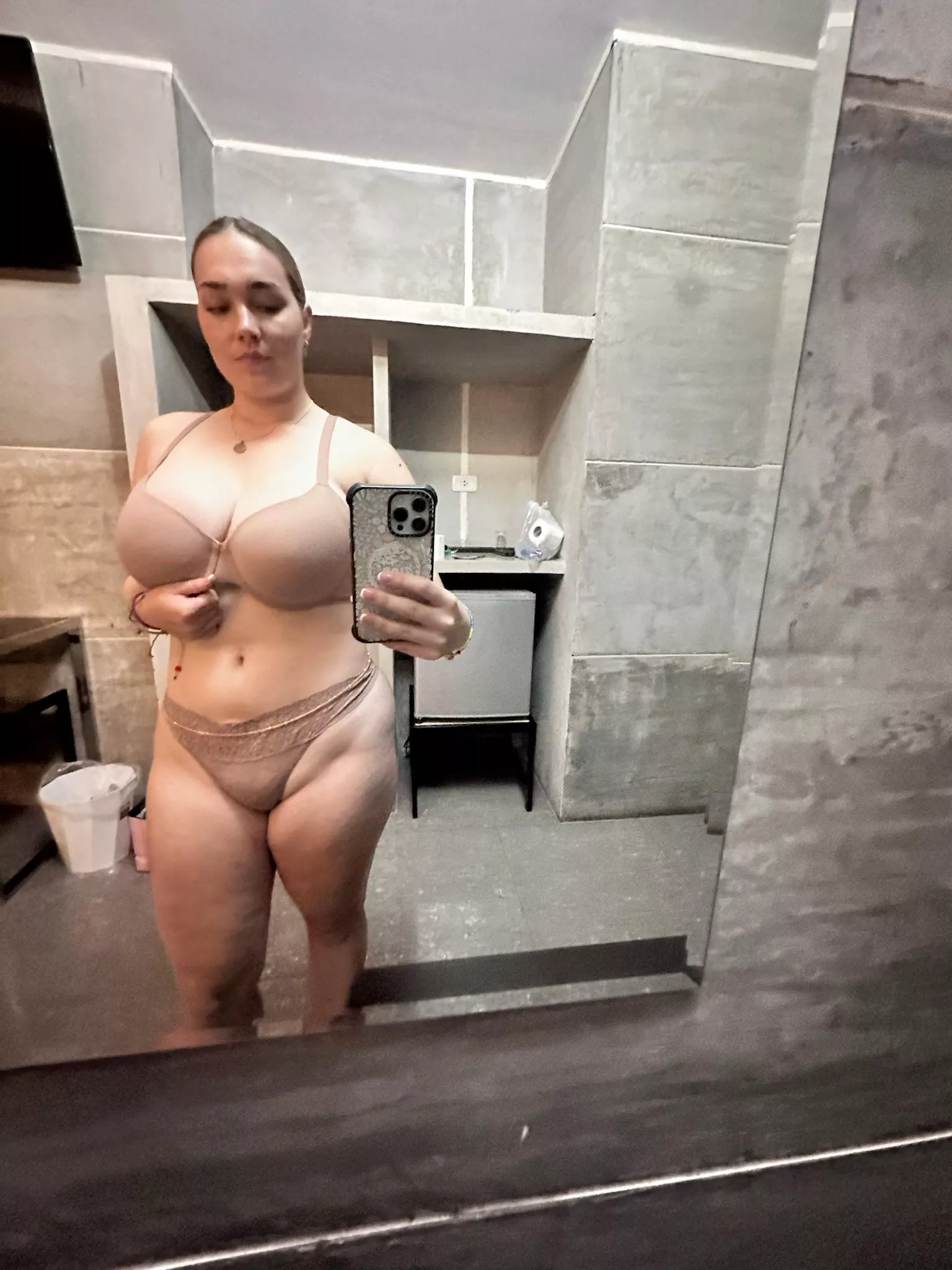 Feeling betrayed and heartbroken by my ex. Looking for a little distraction to help me forget tonight 