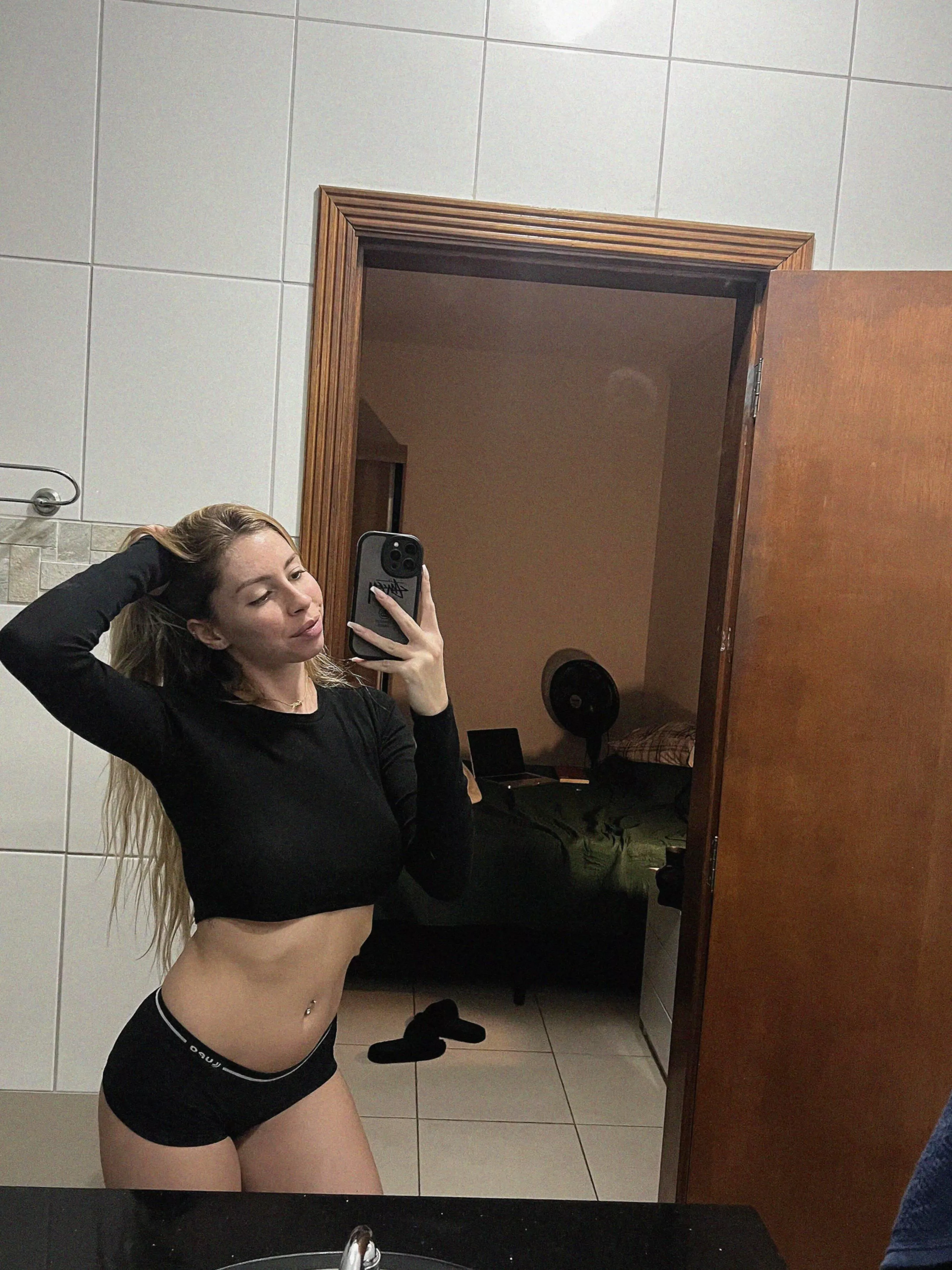 Feeling fresh and ready to shine! What’s your secret to a perfect morning? 