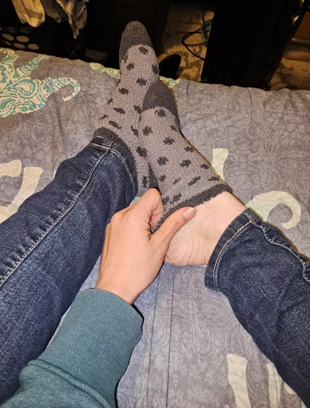 Fuzzy socks always keep your feet so warm.. they usually get sweaty🤭