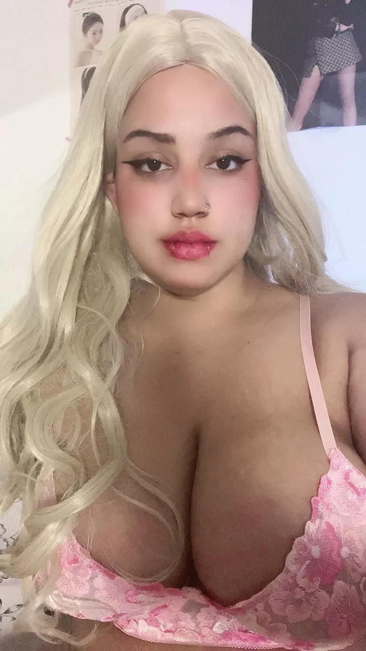 girls they wanna have fun! 