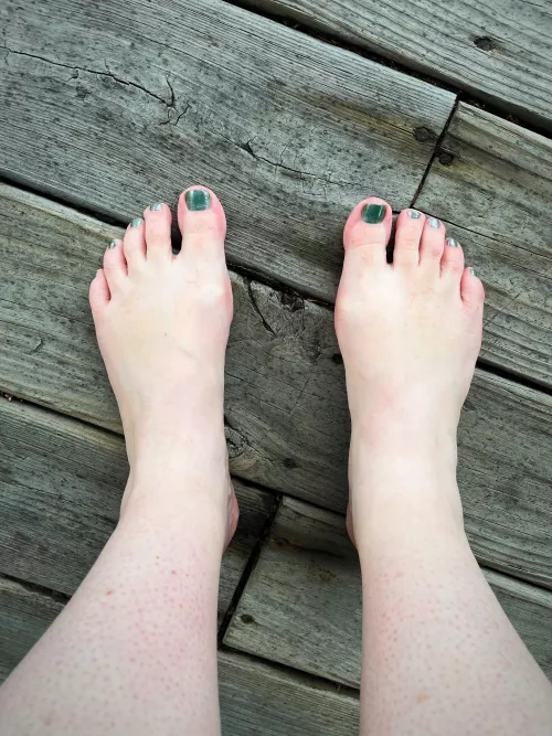 Green nails to match the new foot tattoo I’m getting tomorrow 💚