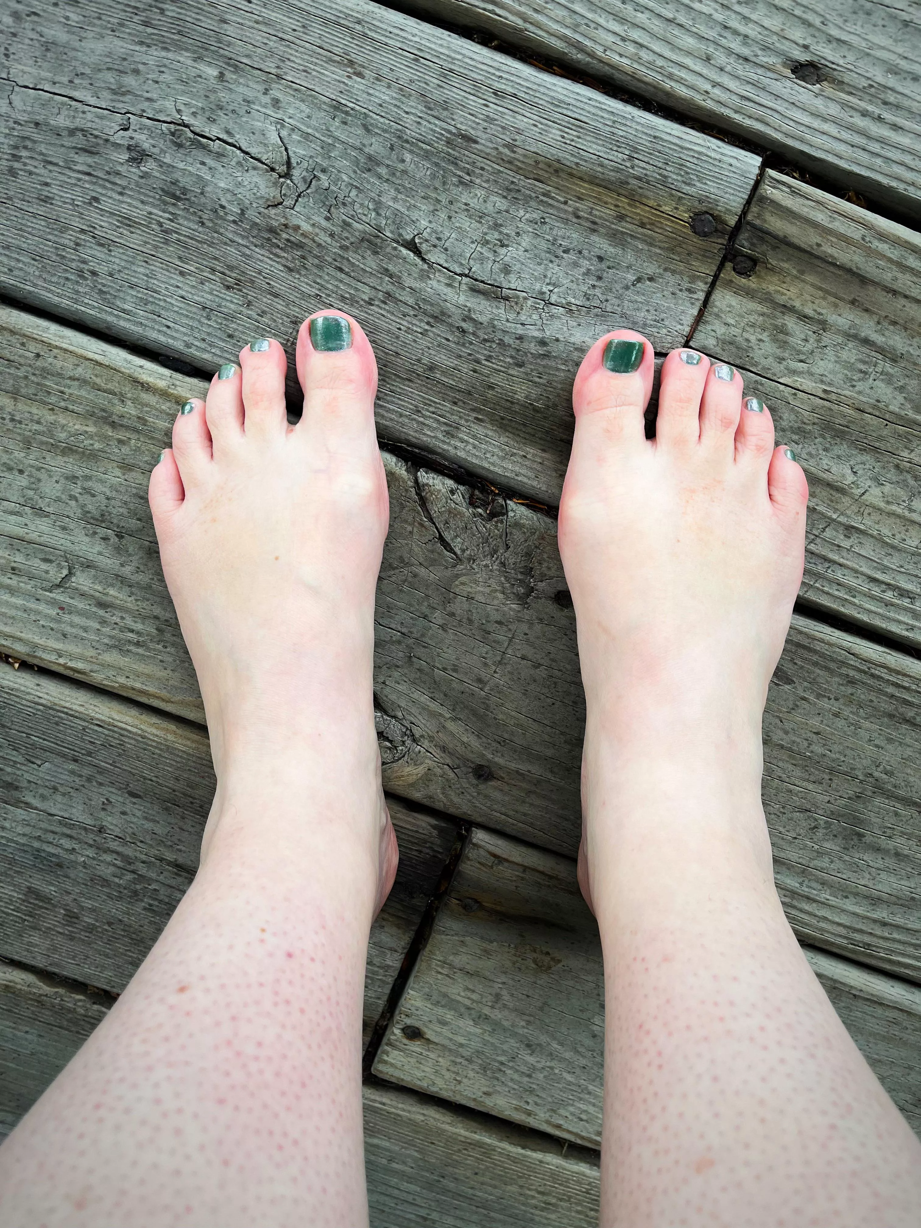 Green nails to match the new foot tattoo I’m getting tomorrow 💚