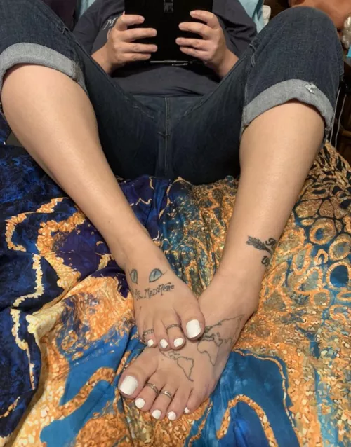 Happy thanksgiving to all of the wonderful foot lovers out there. Eat up but save some room, these size 10s are for dessert 🥰💕