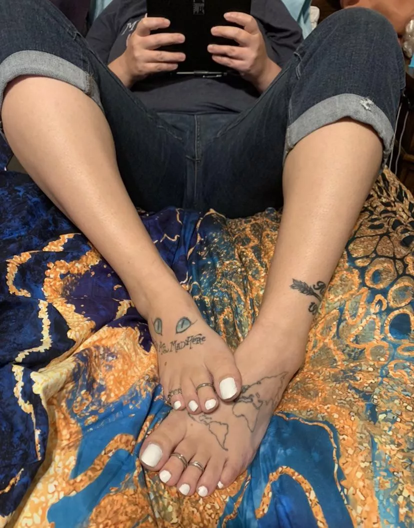 Happy thanksgiving to all of the wonderful foot lovers out there. Eat up but save some room, these size 10s are for dessert 🥰💕