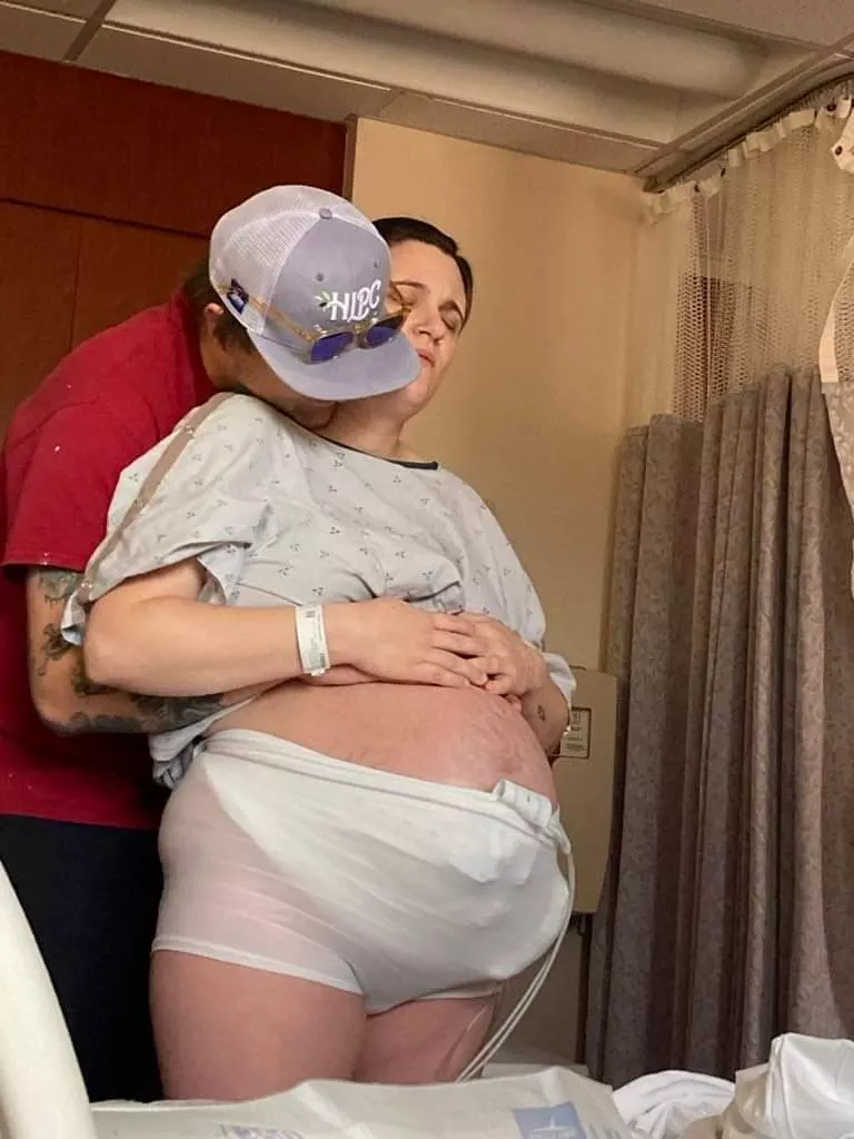 Hrs before I slipped out a 10 lb baby