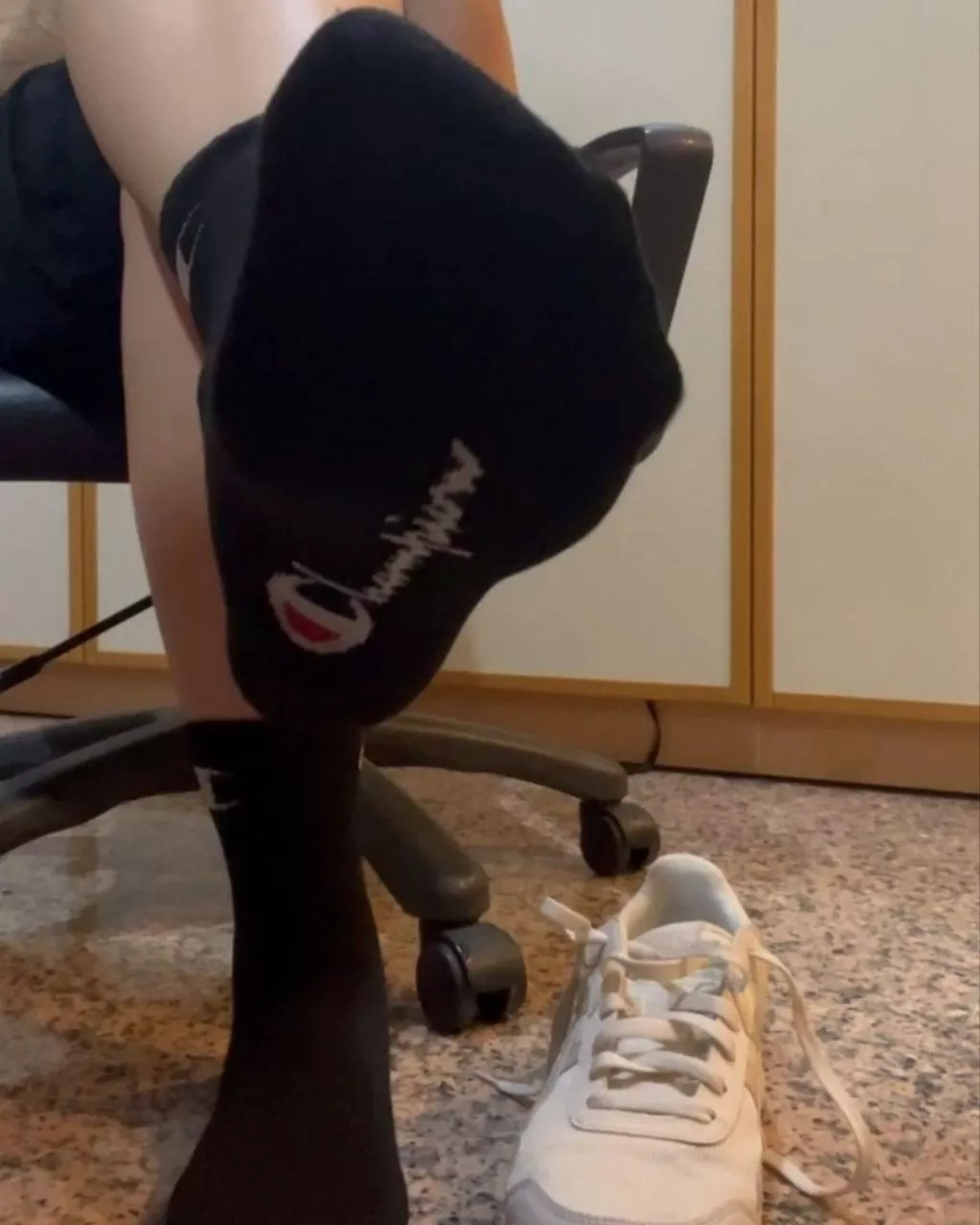 I know you want to sniff my socks so stay down there 🤭