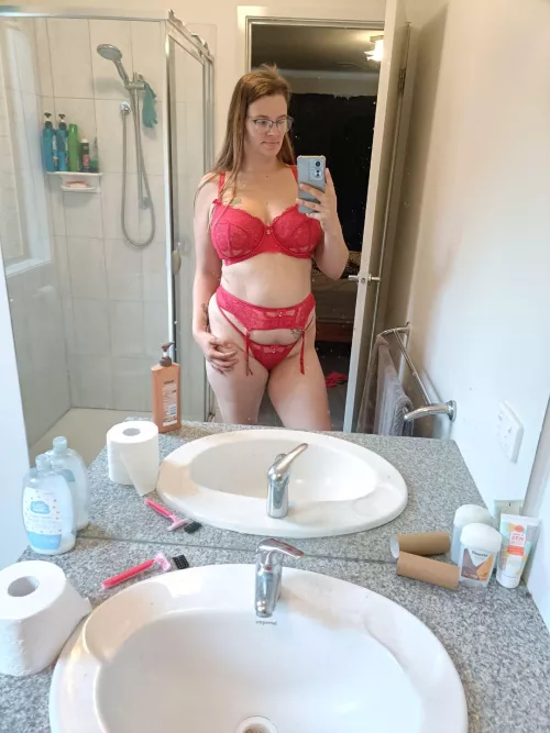 I love this little red set. 