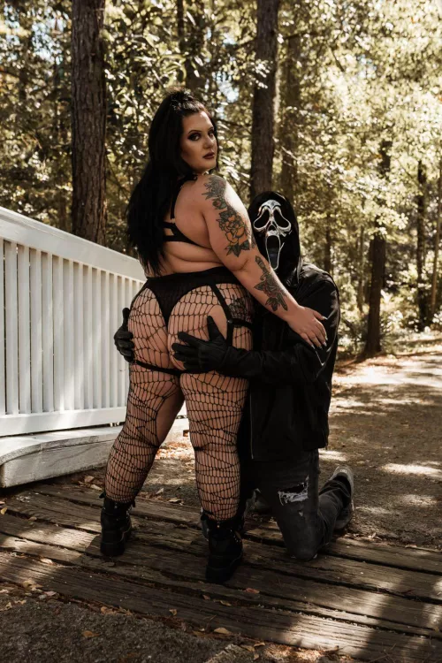 I need a submissive to worship my ass, and you'll thank me for letting you😈