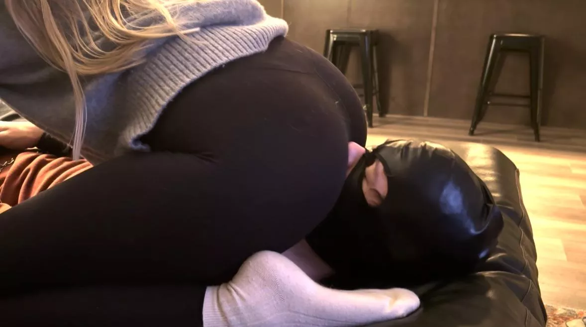 I verbally humiliated him and made him sniff my super stinky ass after thanksgiving😂🤢