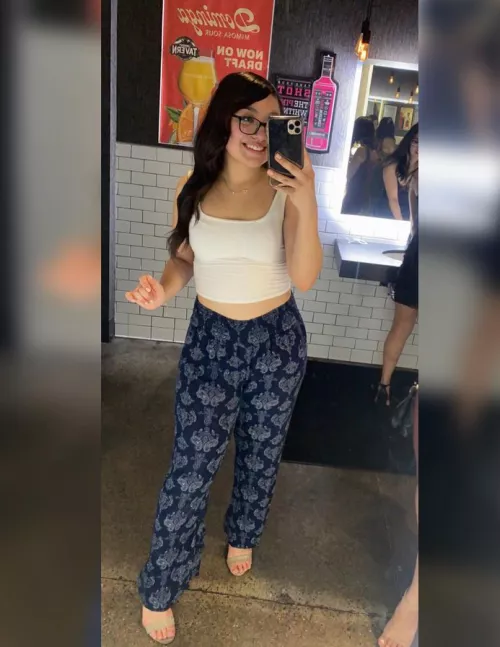 I was gone for a while but I'm back daddies :) 