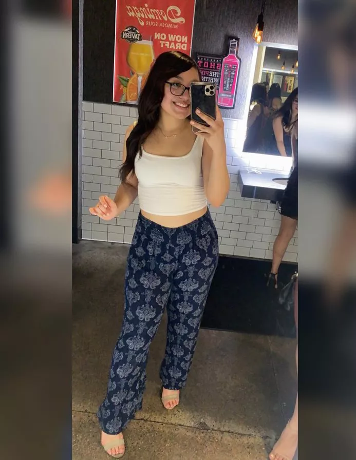 I was gone for a while but I'm back daddies :) 