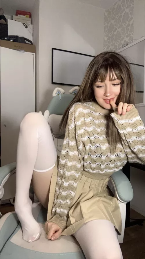 I'm a teen looking for an older guy to ruin my life