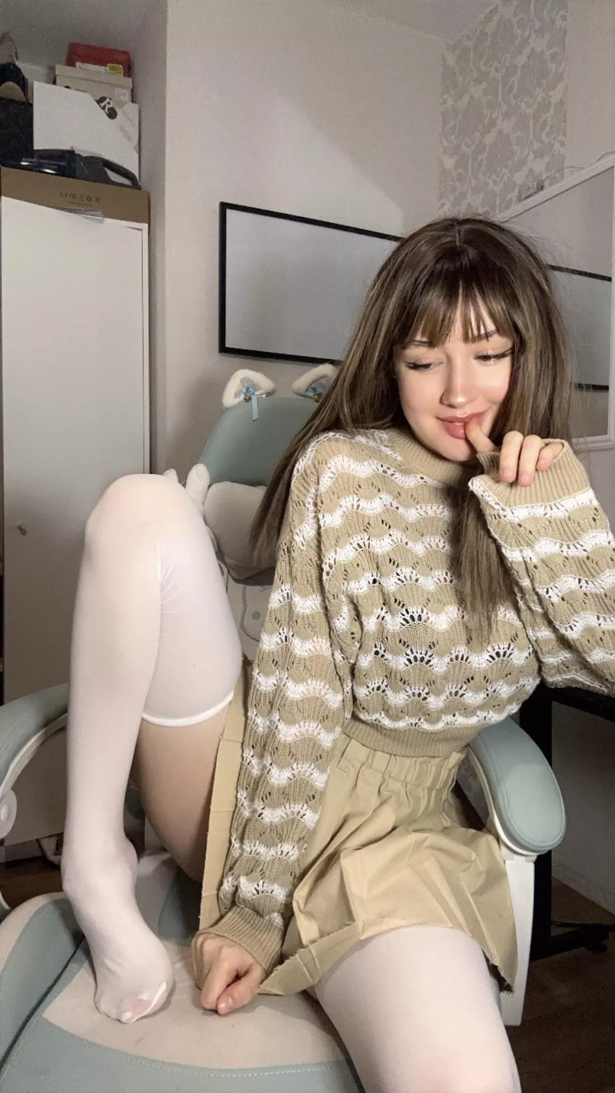 I'm a teen looking for an older guy to ruin my life