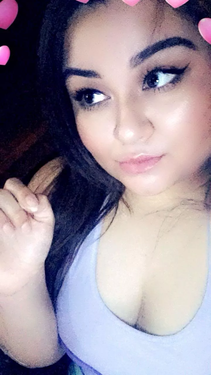 im just the cutest little goddess that you pathetic piggies want to go broke 🤭✨