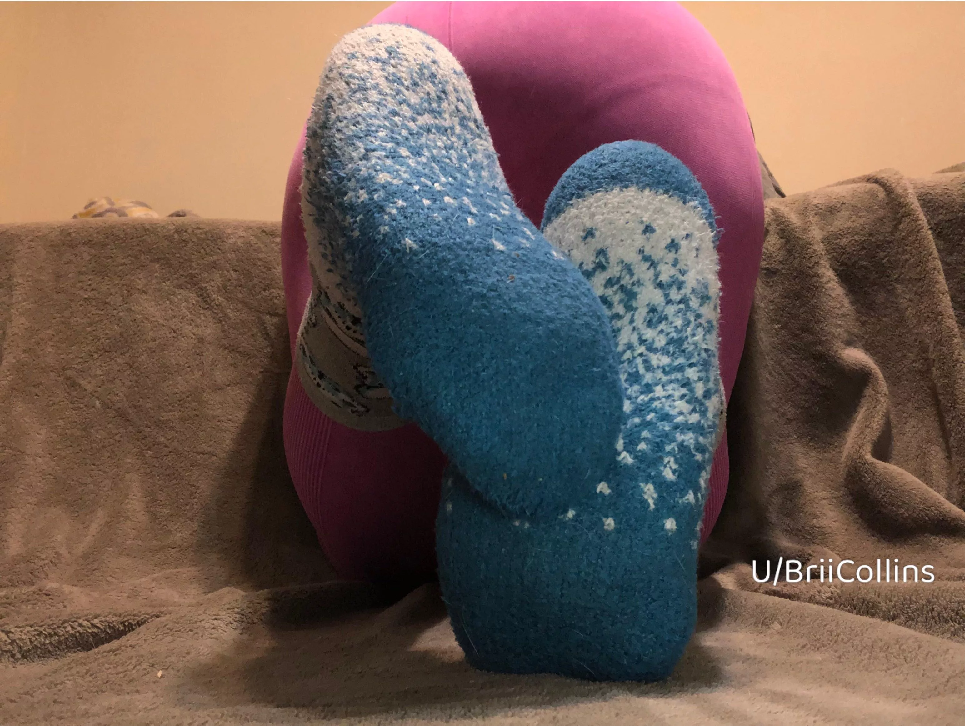 In my leggings showing my vpl! 👀