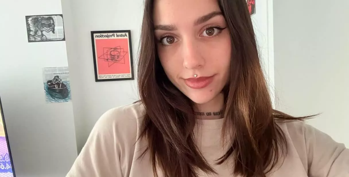 Innocent mommy face but with really wild thoughts