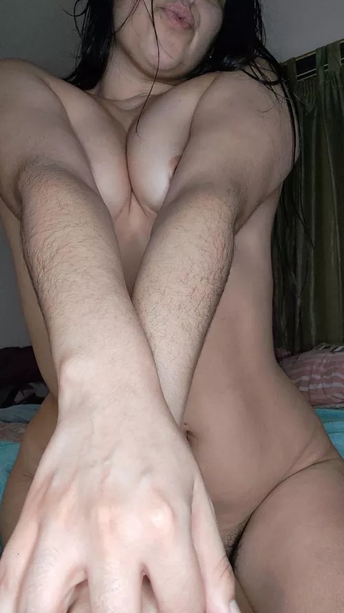 I've just cleaned my hairy [arms] for you to lick them (: 