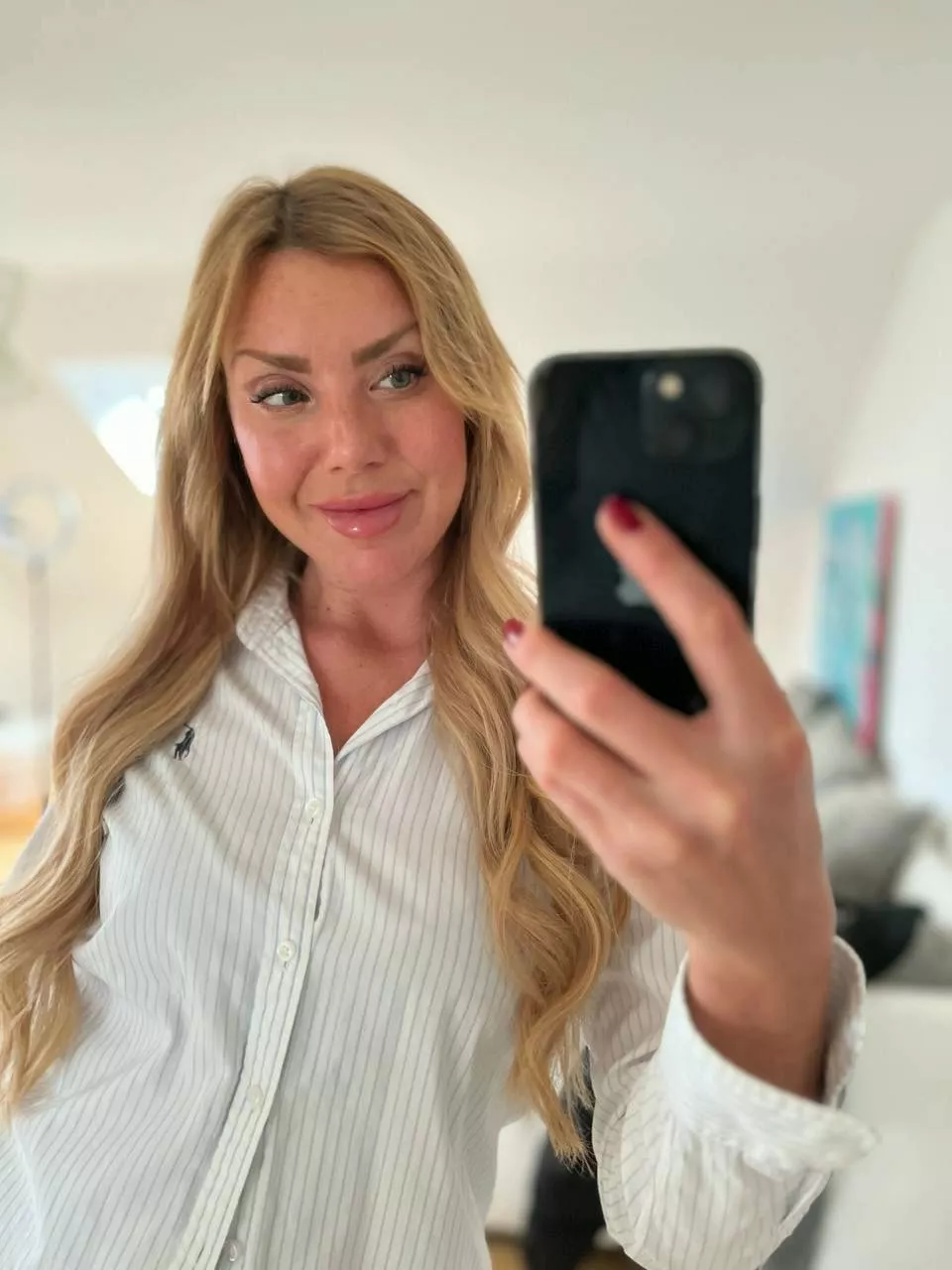  Just me, my lips, and a mirror