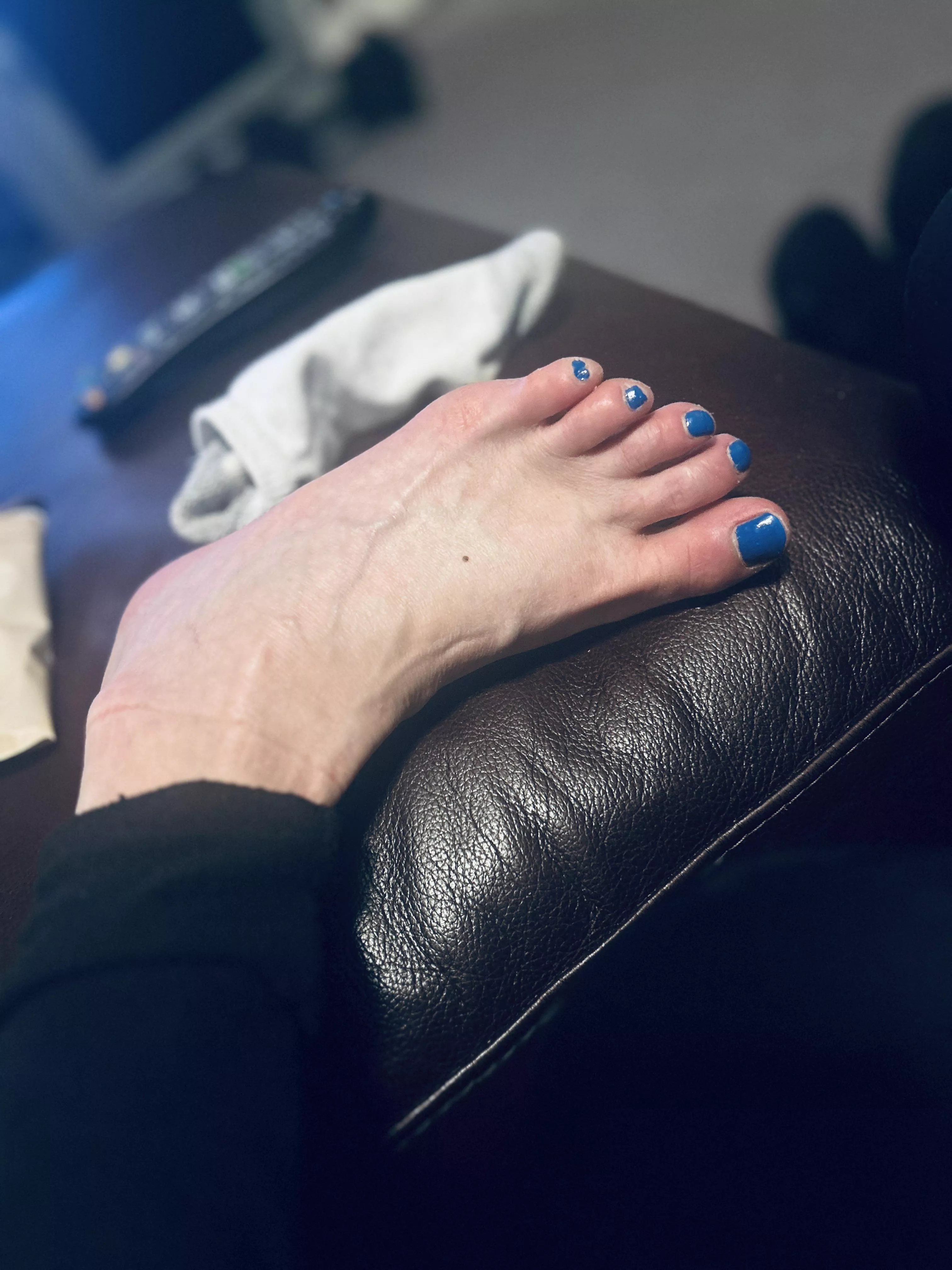 Late night relaxing….OC and DMs welcomed!