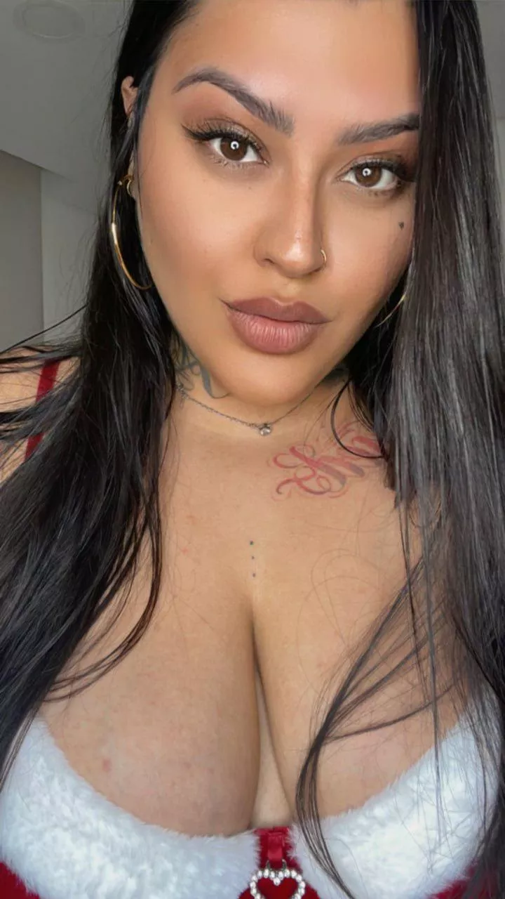 Lick my pussy with your tongue, I want you to lick deep
