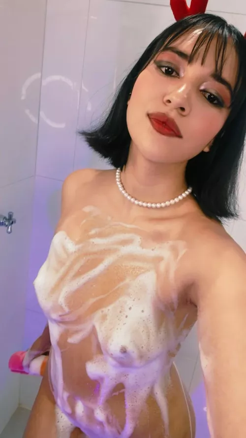 [lina_bedoya] welcome to my foam party! Activate my Goals! We will be naughty in my shower! 