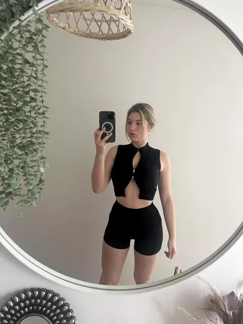 Looking for a bull who will satisfy my cravings for creampie. not yet a hotwife but you can teach me how I can be one.