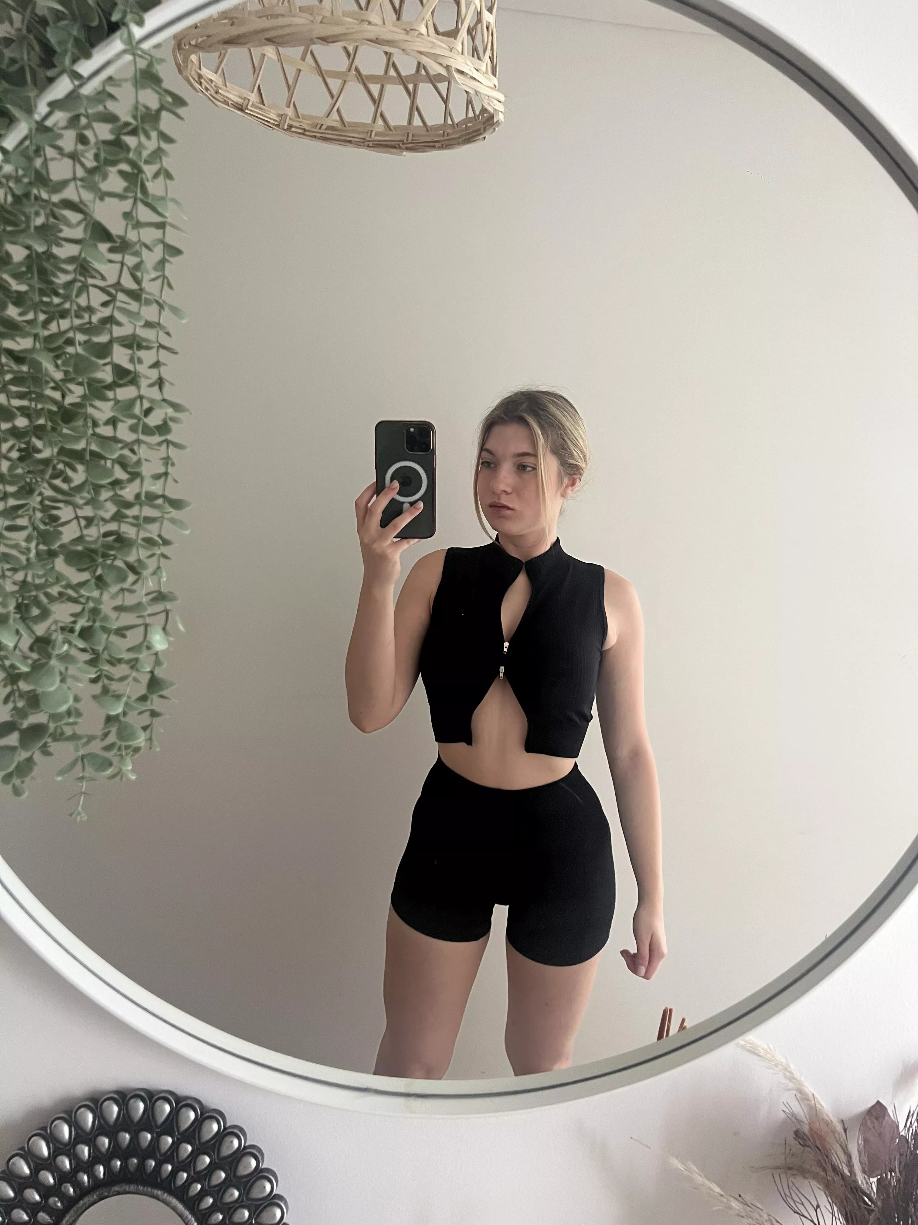 Looking for a bull who will satisfy my cravings for creampie. not yet a hotwife but you can teach me how I can be one.