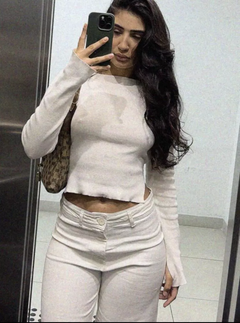 looking for a little slut (DMs wide open)😈