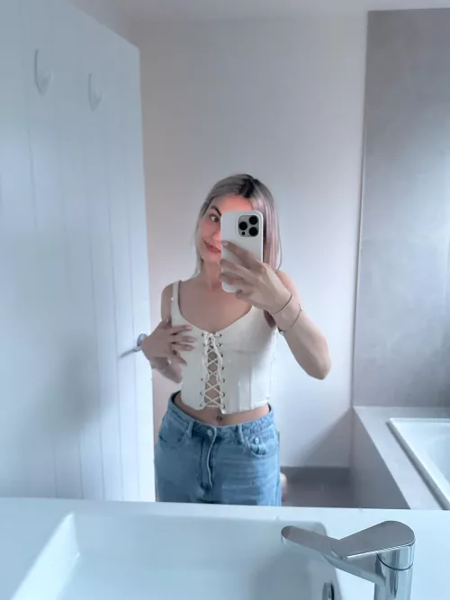 looking for an older daddy to pump me full of cum 