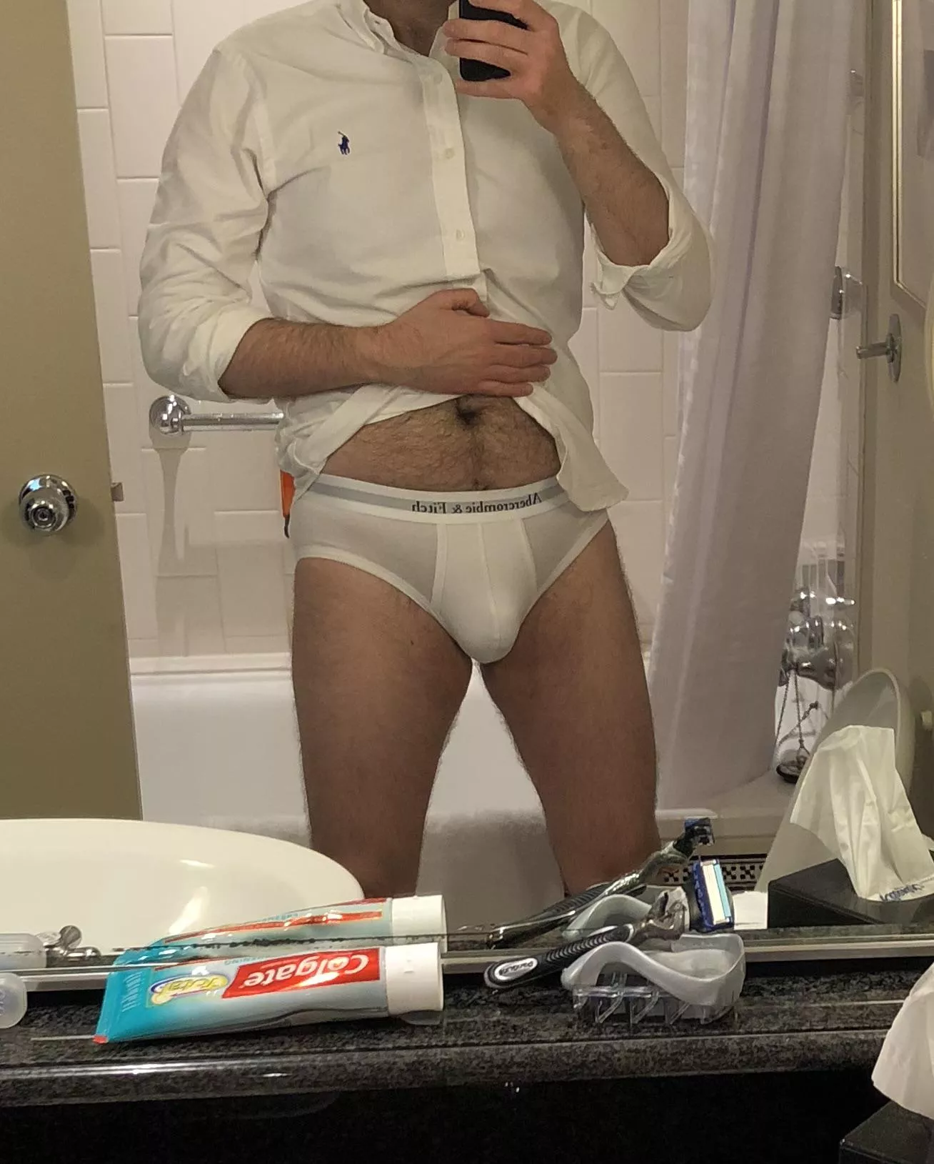 Lots of travelling this week, which means lots of hotel rooms and bathrooms with flattering lighting.