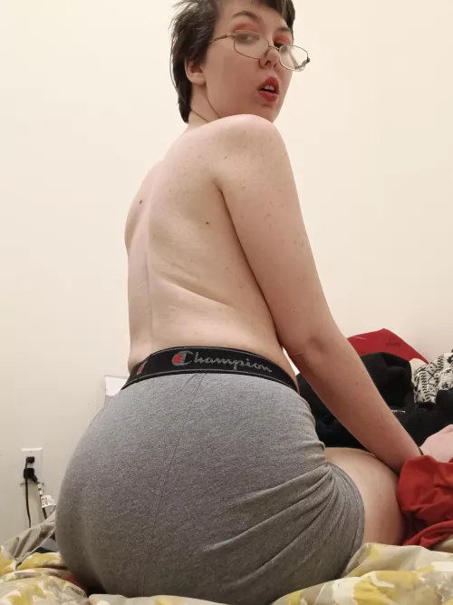 Lupus, BPD, autism: I might need a caregiver by day, but I'm a caregiver domme by night. 🤭💋