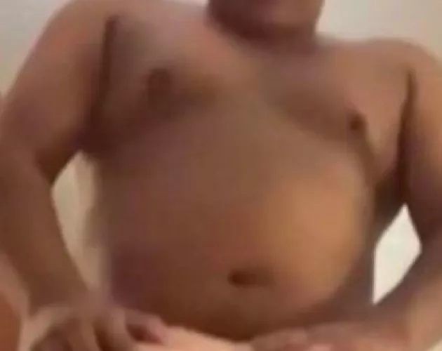 M 20 looking for fun around my age if you have this body type hmu