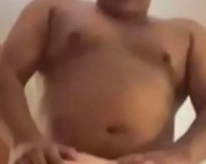 M 20 looking for fun around my age if you have this body type hmu