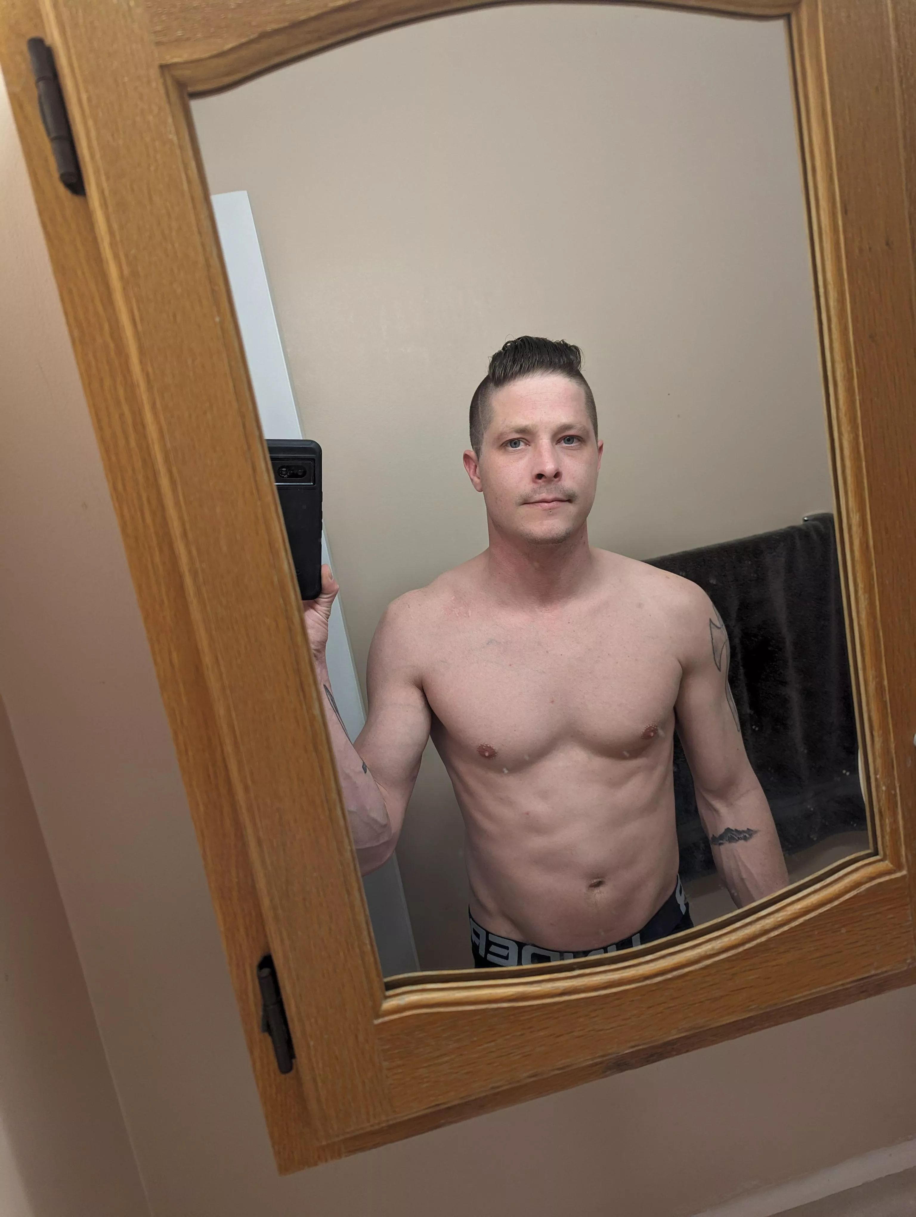 M4F. Hey everybody, I'm 37yo, baby-faced, and looking for a curvy lady to have some fun with. I love giving head. Sorry, can't host, but I drive.
