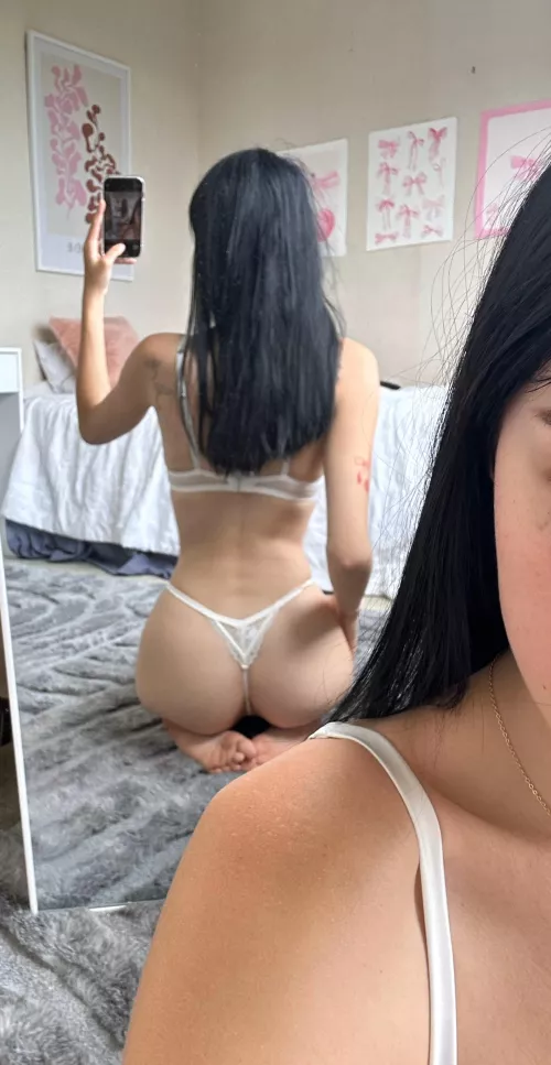 My booty is feeling so dainty with my lace thong today