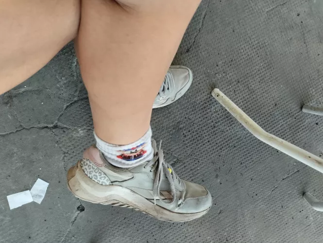 My sneakers are dirty but I think you can see my socks well