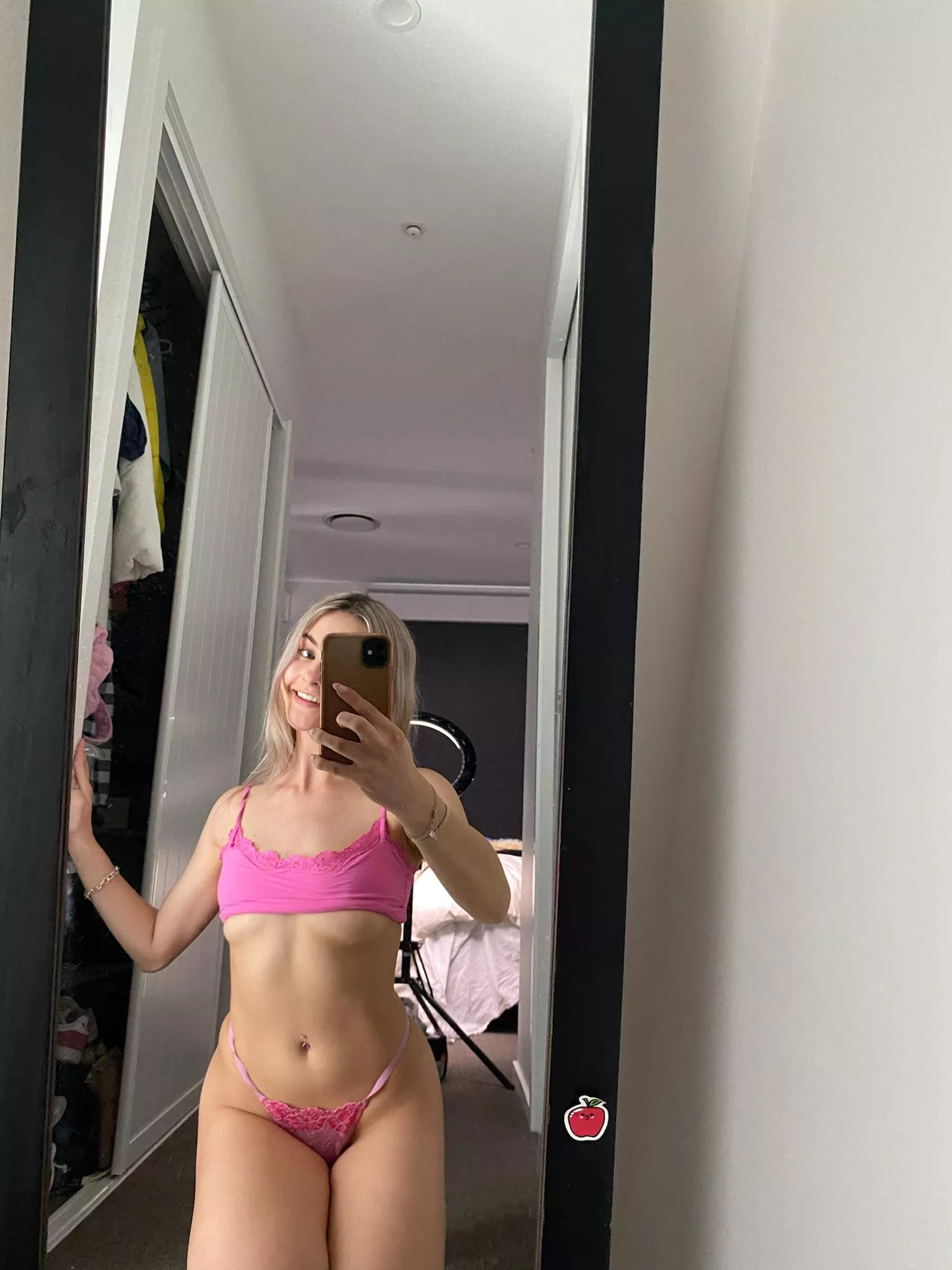 need a creampie to fill me up. can travel while i’m here for the right guy!
