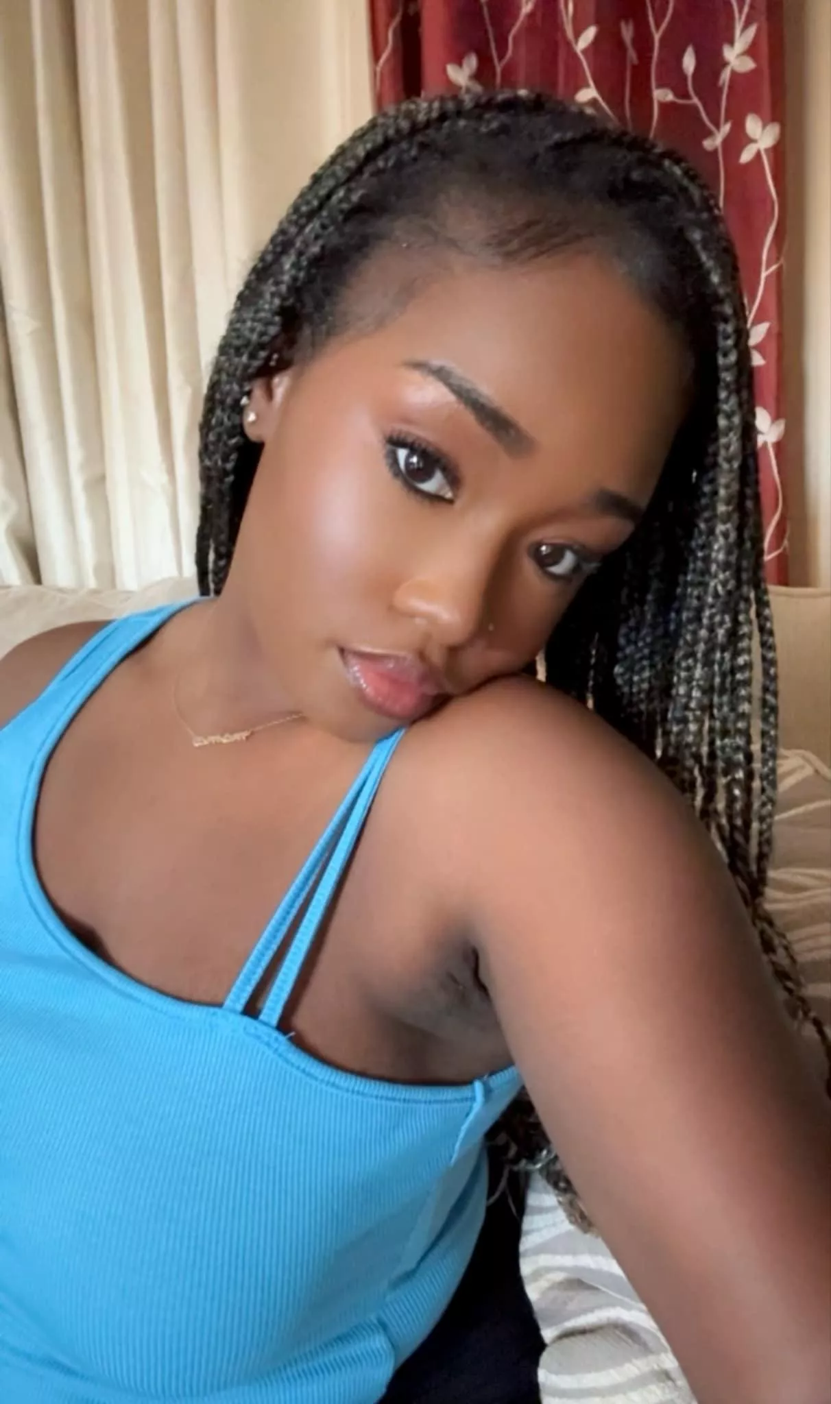 Need a daddy for christmas ❄️🎄 offering sfw/nsfw GFE, dm me! ❄️